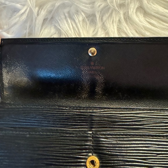 Louis Vuitton Black Epic Wallet - Picture 4 of 6
